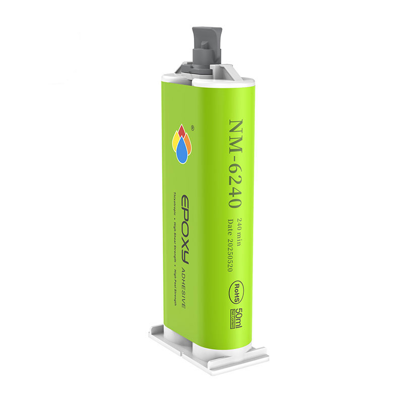 Adezivul epoxidic este utilizat pentru materiale rigide